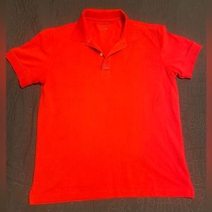 Red untuckit polo shirt